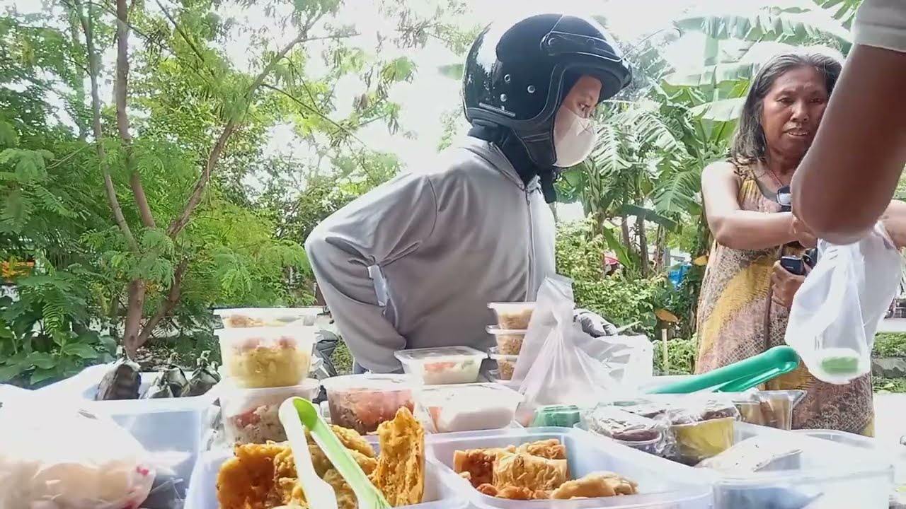 LAPAK KUE SUBUH RAMAI CUACA CERAH REZEKI BERTSMBAH