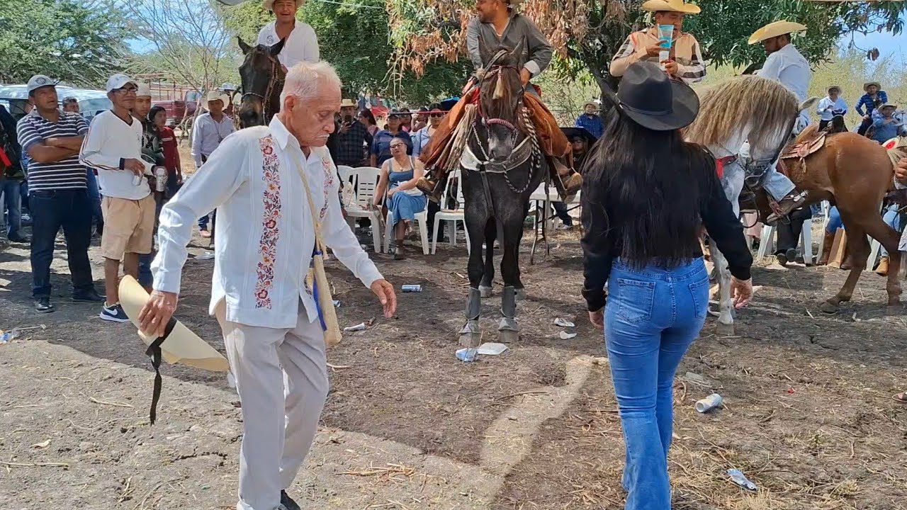 Apero q bien baila este señor dela Tersera edad, Tanganhuato guerrero municipio de Pungarabato 