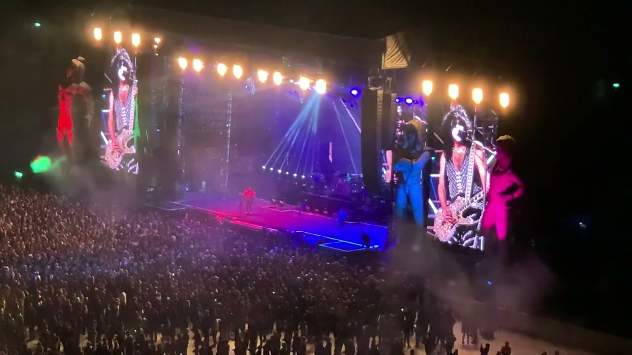 Love Gun / Black Diamond - KISS live @ Accor Stadium