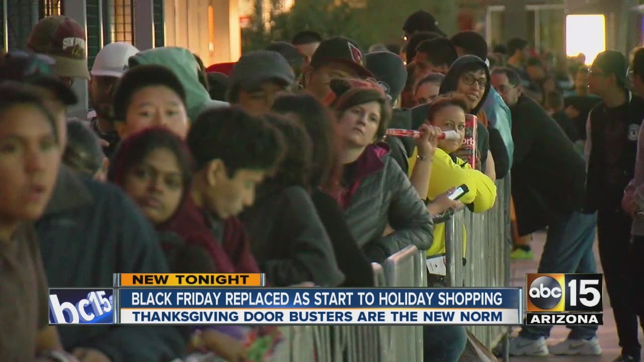 Lines form outside stores on Thanksgiving
