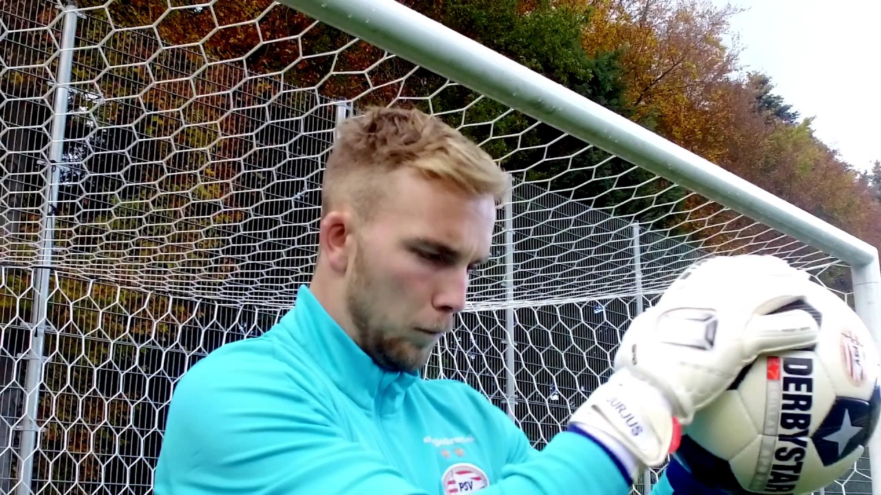 PSV keeper Hidde Jurjus kiest voor Stanno