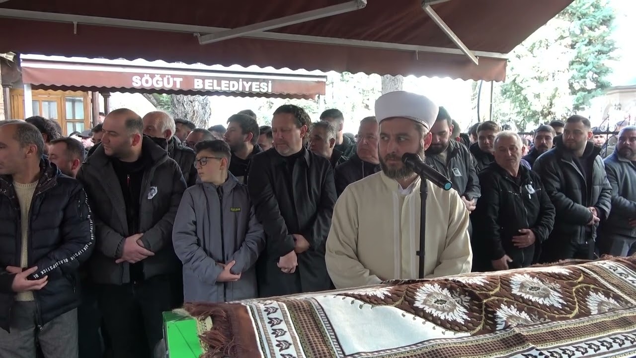 Araba almak için gittiği Antalya'da otobüs kazasında hayatını kaybeden Erdi Demirsoy toprağa verildi