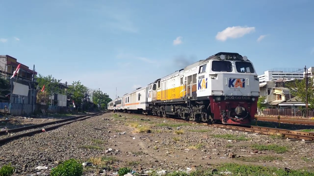 CC 206 13 71 CPN feat R-66F-4 Kirim Rangkaian Dinas ARJUNO EKPRES | Surabaya Gubeng - Surabaya Kota 