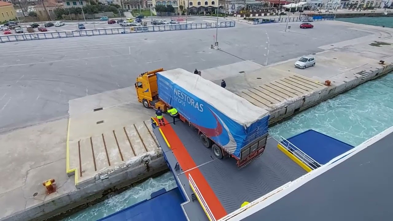 Blue Star Myconos - Άφιξη και αναχώρηση στο Καρλόβασι Σάμου // Arrival and departure in Karlovasi!!