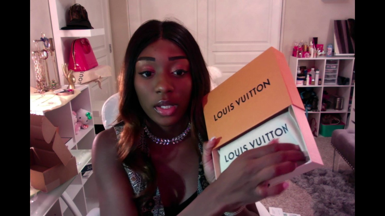 Louis  Vuitton SUNGLASS CASE MM
