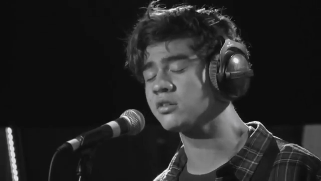 Calum Hood hot moments - Daddy Issues