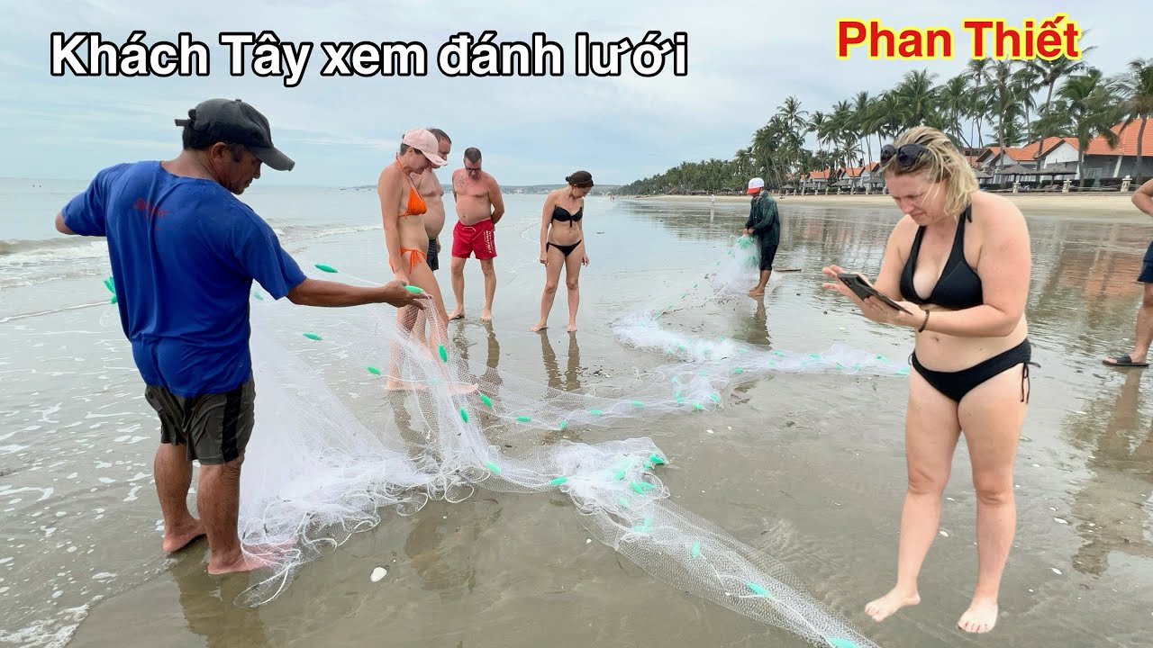 Bãi Biển Thu Hút Rất Đông Khách Tây Đến Nghỉ Dưỡng Xem Ngư Dân Đánh Lưới Cá Hàm Tiến Mũi Né