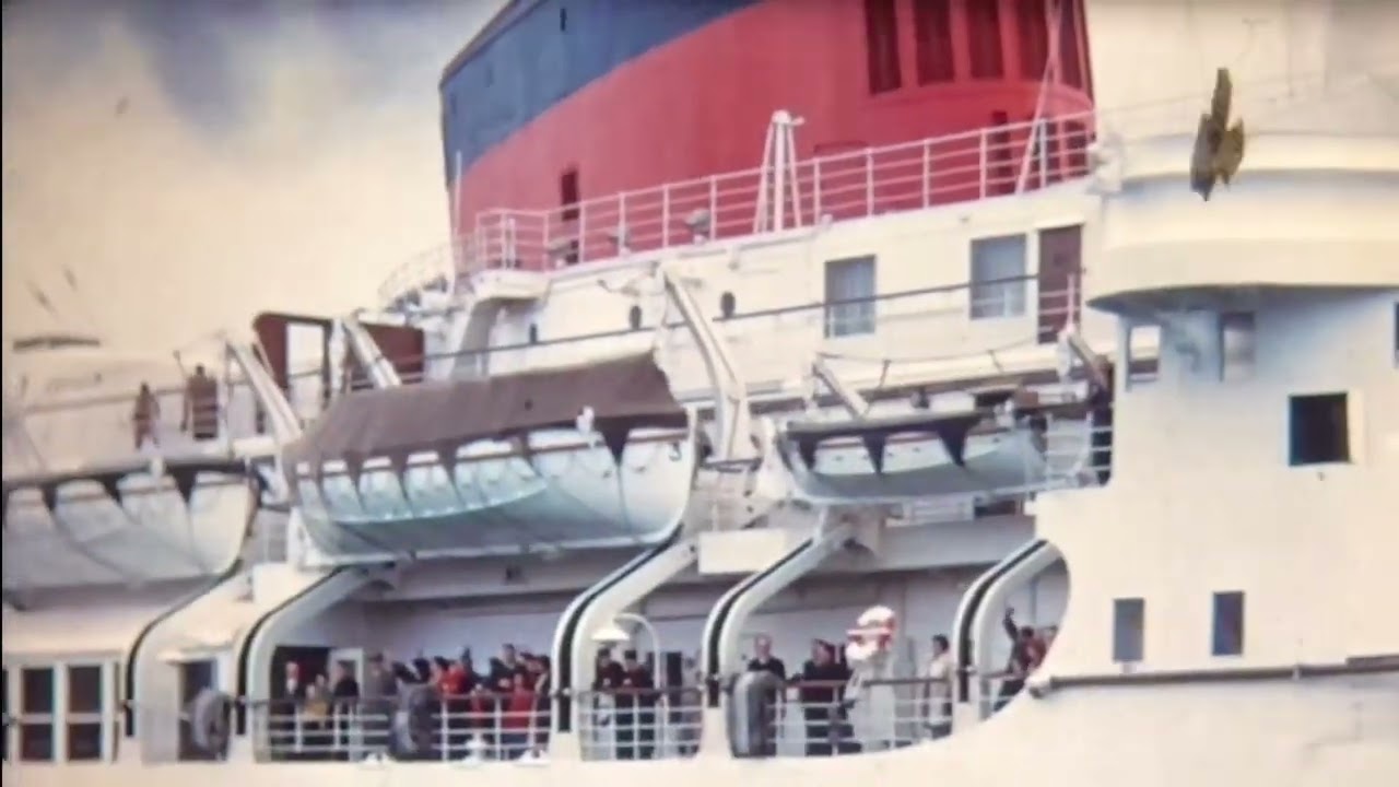 Départ du Paquebot FLANDRE et ANTILLES en cale sèche.