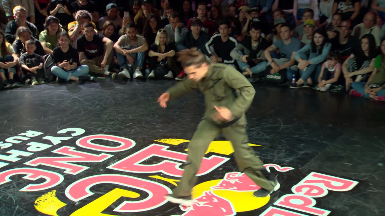 Red Bull BC One Cypher Russia 2018 | Semifinal: DC Flamingo vs. Bullet from Space