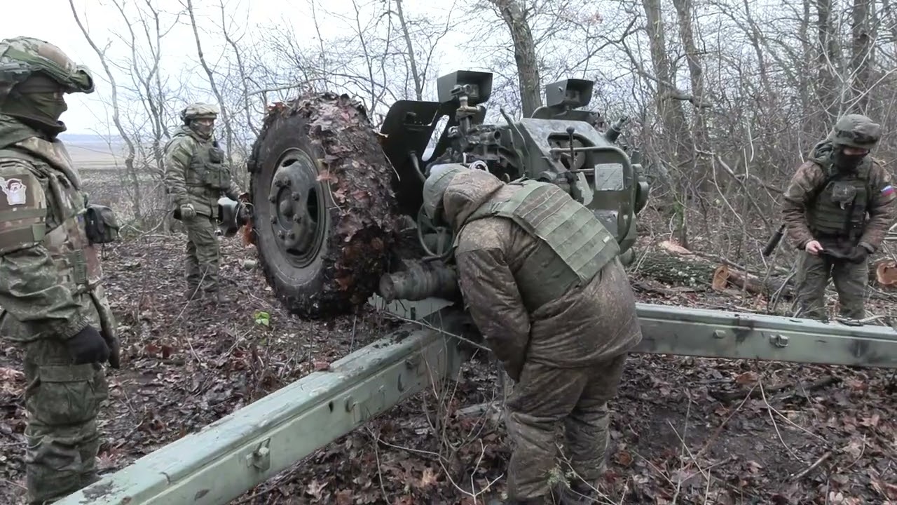 Russian D-30 howitzer combat action in South Donetsk direction