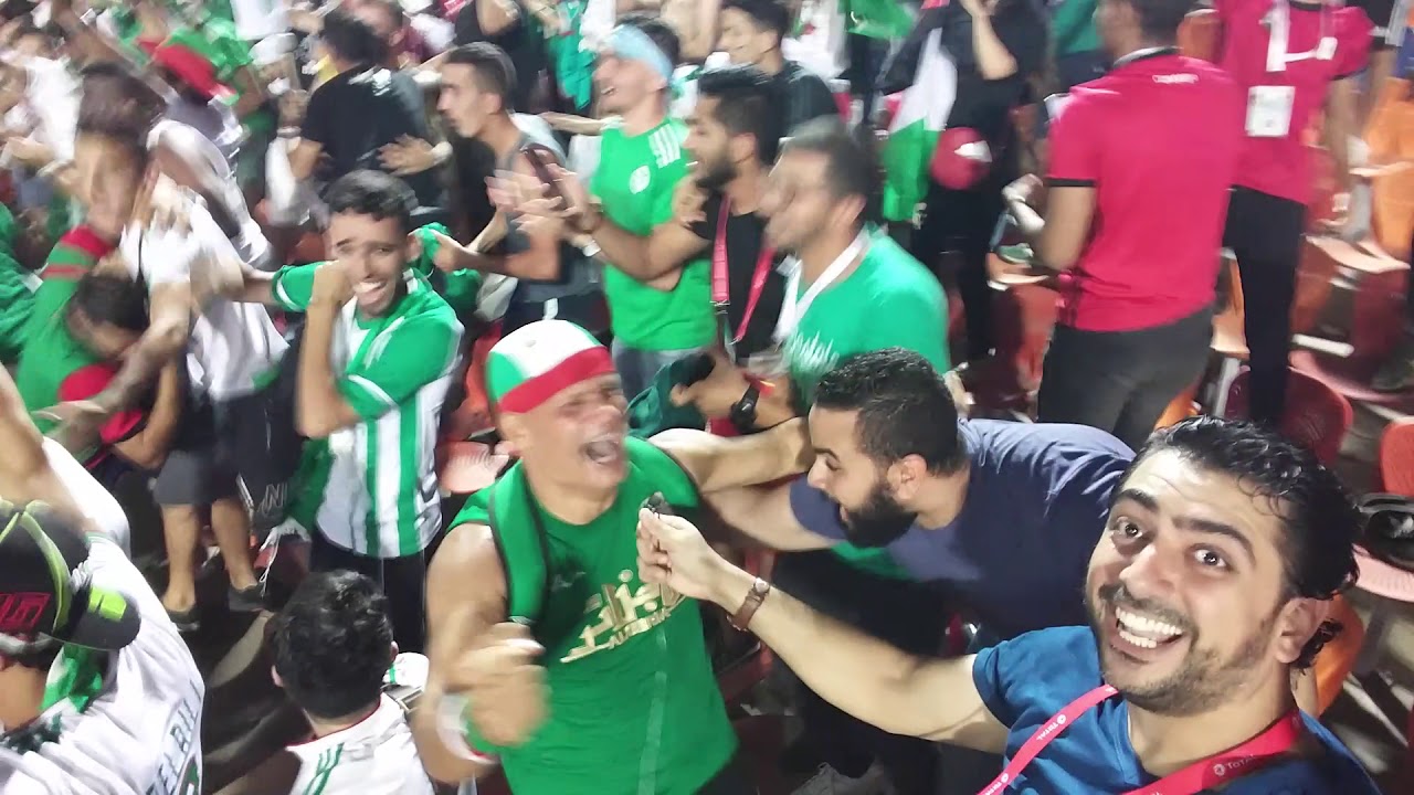 رد فعل الجماهير الجزائرية قبل وبعد هدف 
