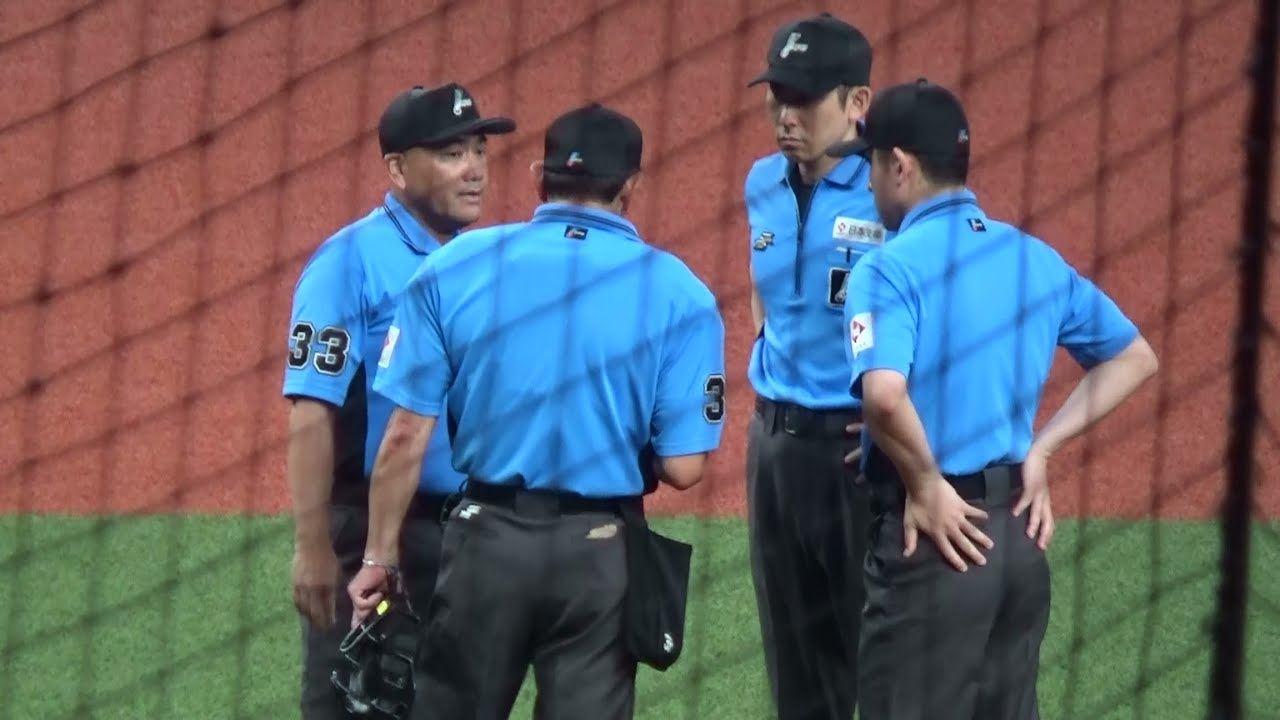 【審判ウォッチ（ダブルジャッジ編）】三塁線の打球に対してダブルジャッジによる判定の食い違いが発生し、対応する審判団の皆さん【2025.7.15 オリックスvs 東北楽天 ＠京セラドーム大阪】