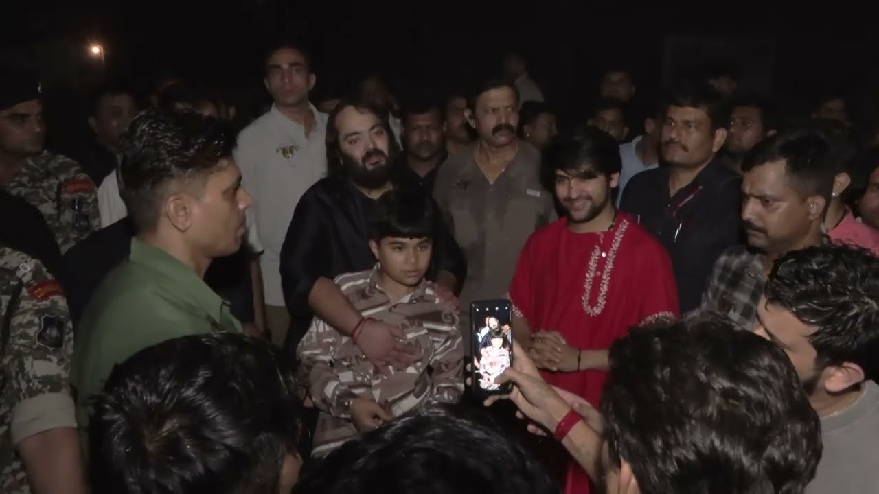 Divine Padyatra: Anant Ambani Walks with Bageshwar Dham's Dhirendra Shastri!
