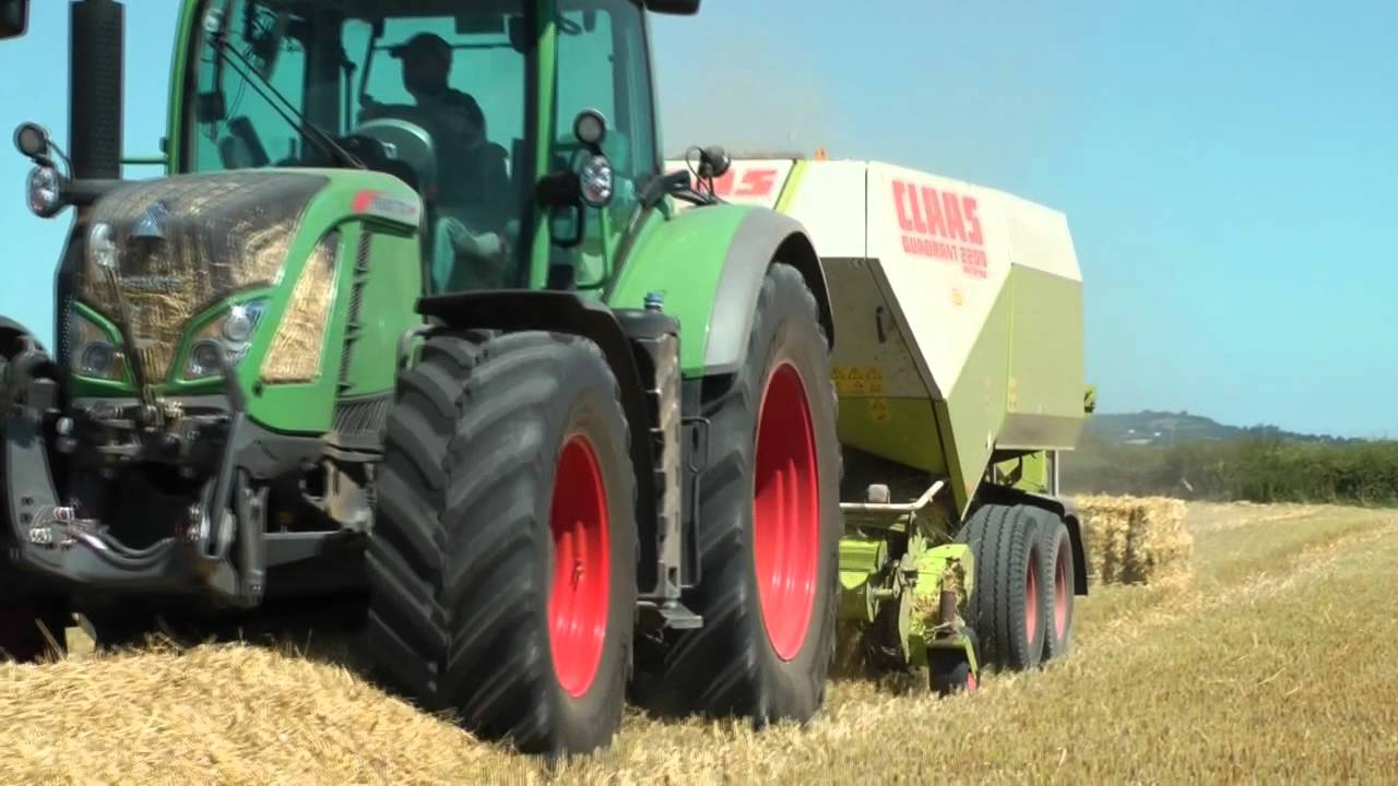 Fendt 720 Big Square Baling Straw