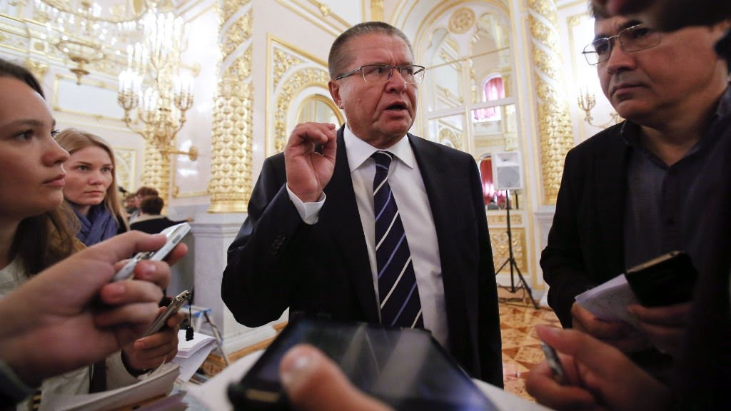 Russia: Authorities detain economy minister Ulyukaief for $2mn bribe over Rosneft deal