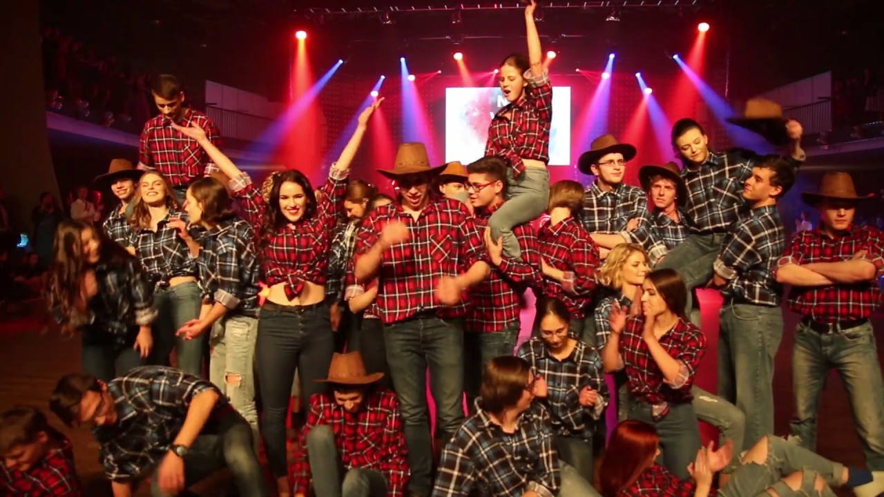 Maturitn&iacute; ples SGO - 8.B8