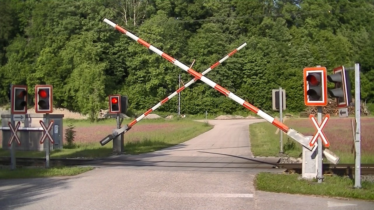 Spoorwegovergang Wartberg an der Krems (A) // Railroad crossing // Bahn&uuml;bergang