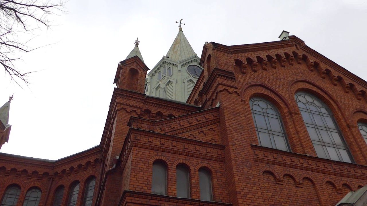 Rundtur runt Caroli kyrka (avkristnad) i Malmö