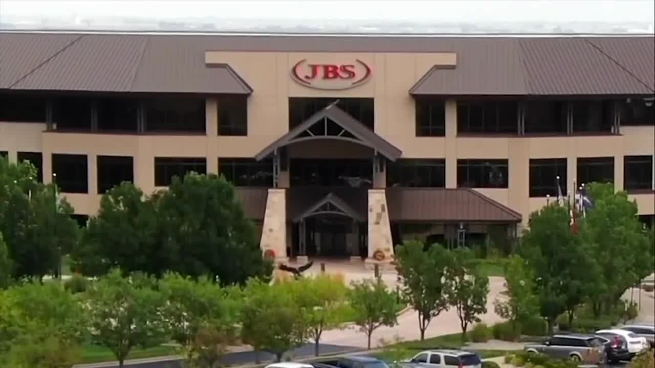 No love lost at JBS: Greeley meatpackers spend Valentine’s Day preparing to strike