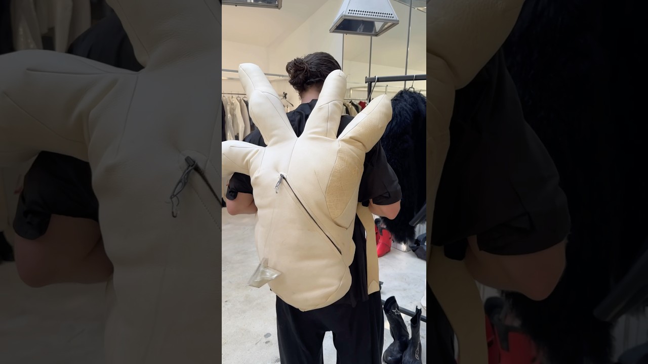 Backpack Shaped Like A Hand 🎒