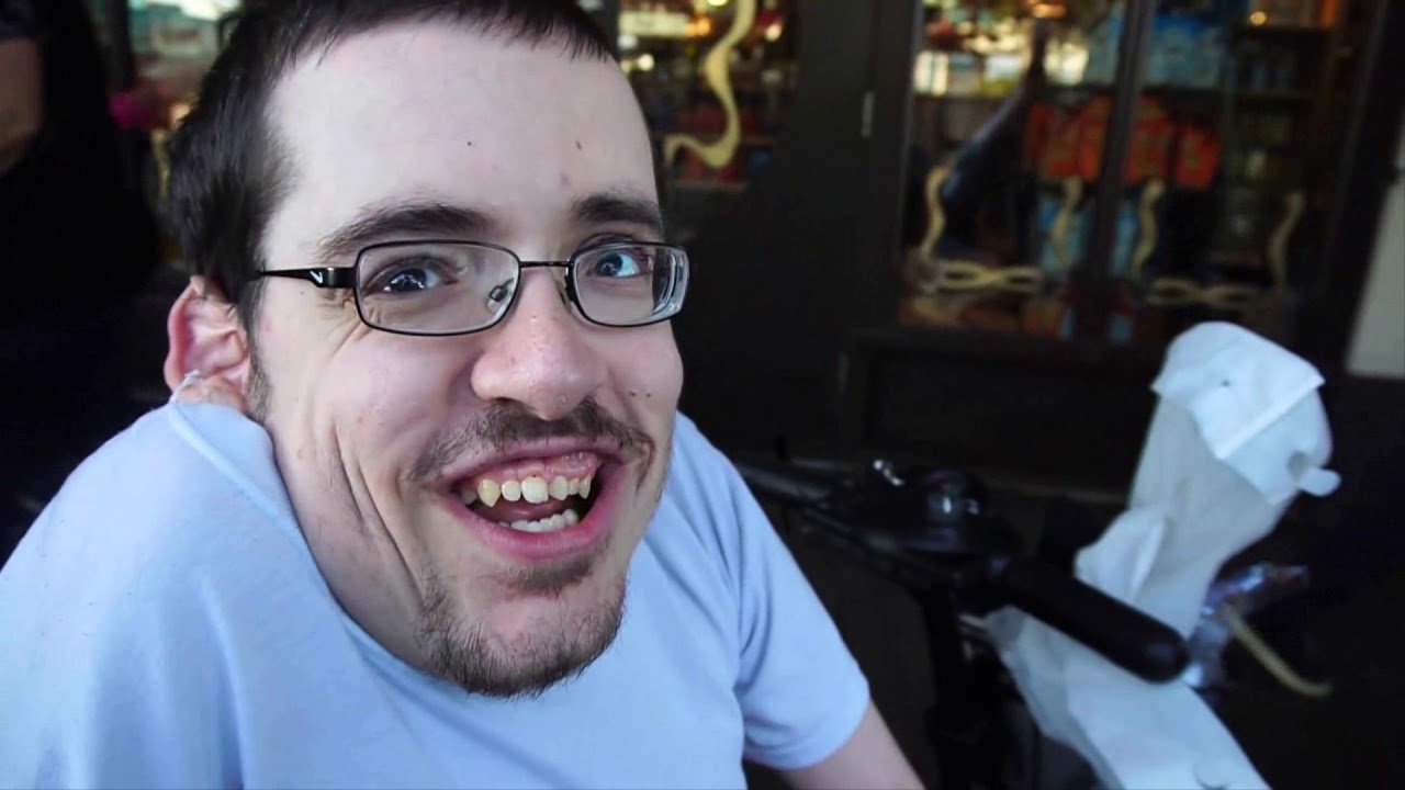 NIAGARA FALLS ADVENTURE AND REESE'S 🌊 - Ricky Berwick