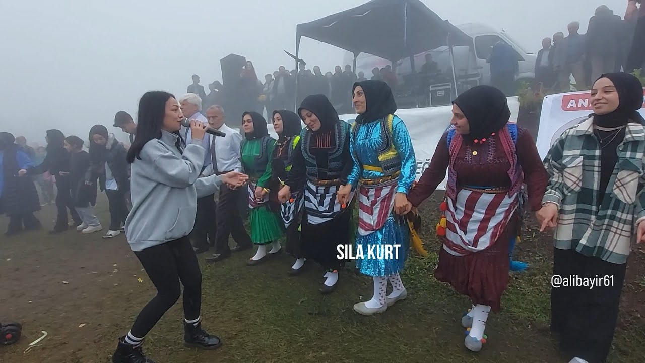 Sallama Horon Hepsi Beri Erikli Sırt Çimeni, Sıla Kurt Festivalde Kızları Coşturdu,