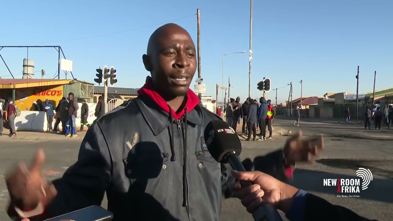 Mogale City residents up in arms against mining companies and illegal miners