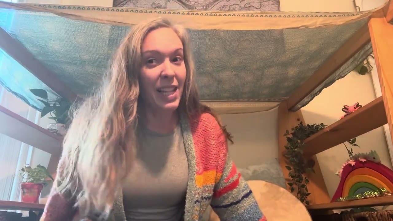 Feeling Grateful. Singing and grateful affirmations.