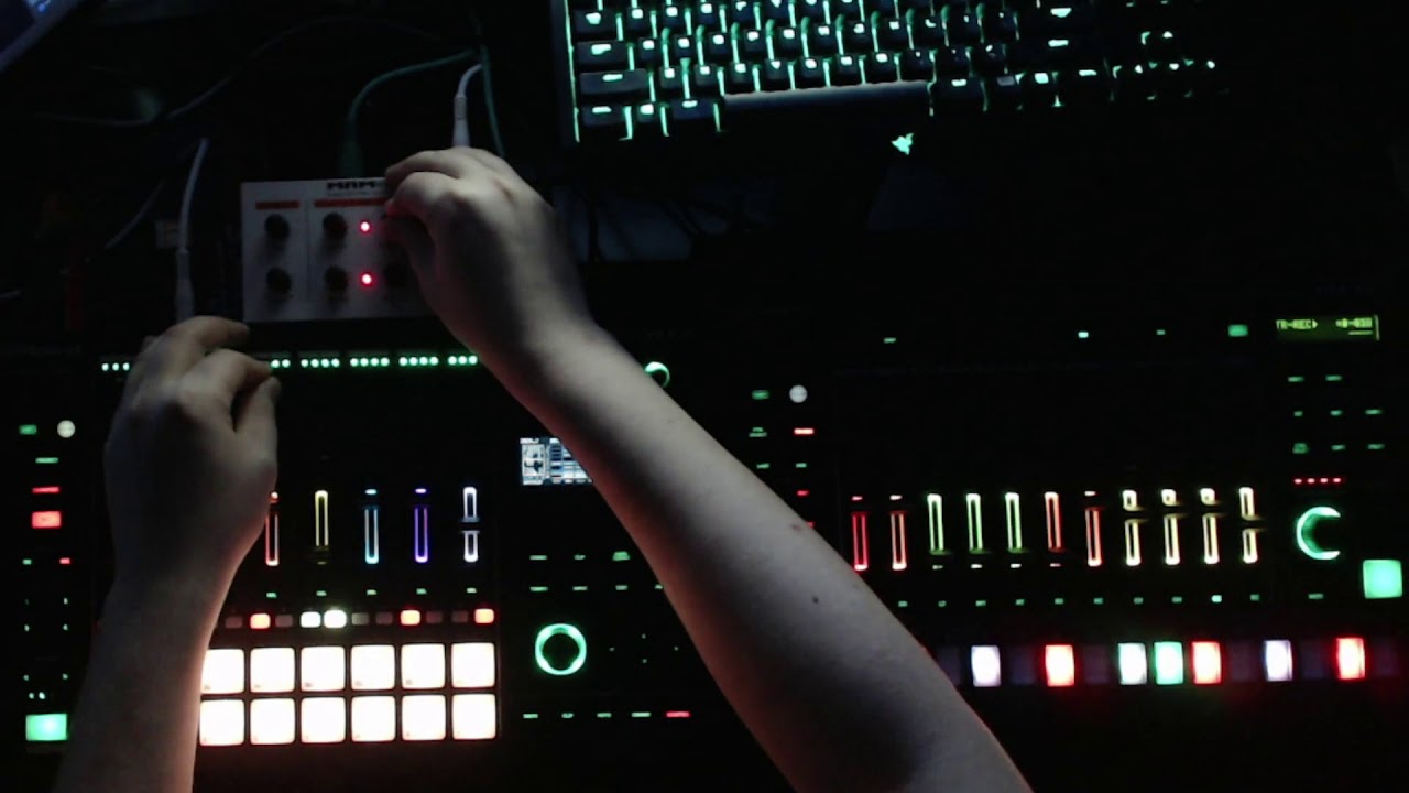 MB33 ARP - Roland MC-707 and TR-8S techno jam