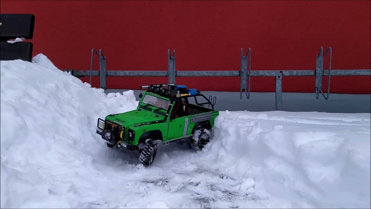 Axial Killerbody Marauder Crawlern im Schnee