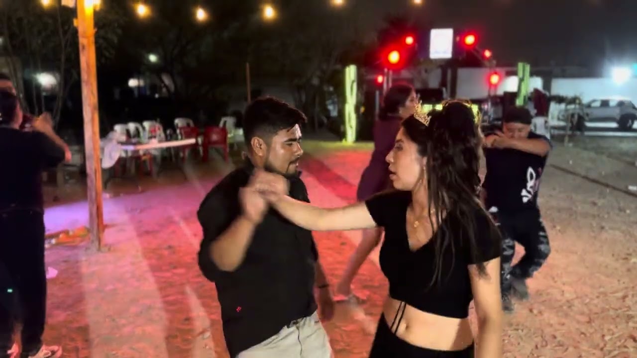 es casado y le pegan 1
