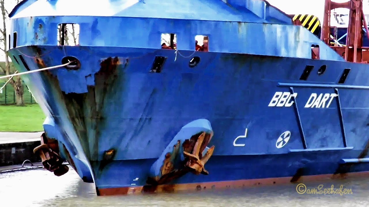 Seeschleuse Frachter BBC DART V2DE6 mit Schnellf&auml;hre cargo seaship & new speed ferry INSELEXPRESS