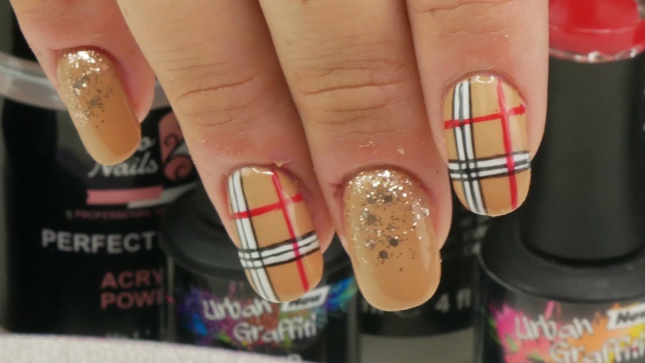 Nail Art Burberry