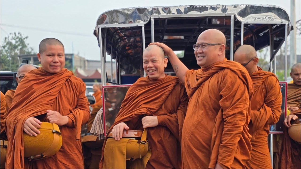 ถ่ายทอดสด! บิณฑบาต ณ ช่องเม็ก 20/2/69 #พุทธอุทยานที่พักสงฆ์วัดป่าบ่อน้ำพระอินทร์