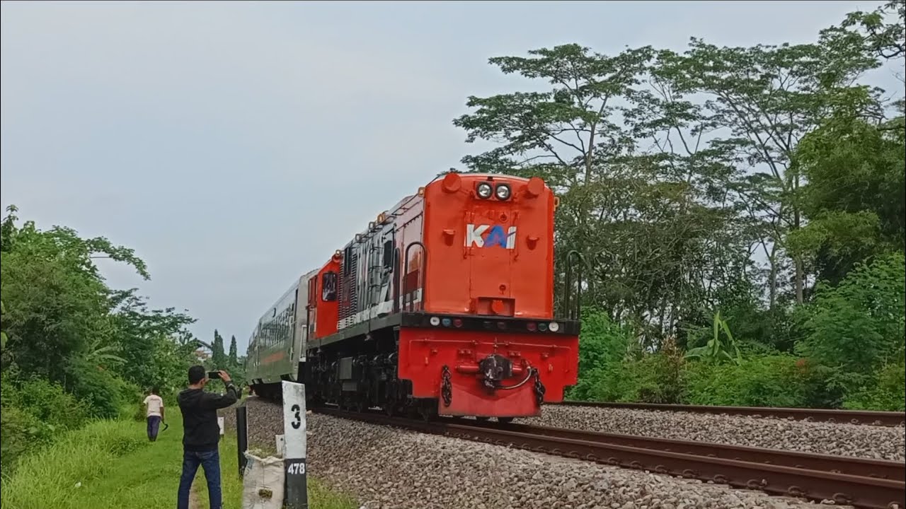 Hunting Lokomotif RnB CC2018912 PWT berdinas KA Sawunggalih