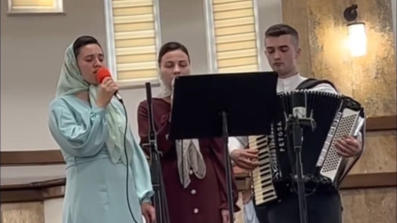 Daniela și Diana Rusu / Drag prieten care cauți fericirea