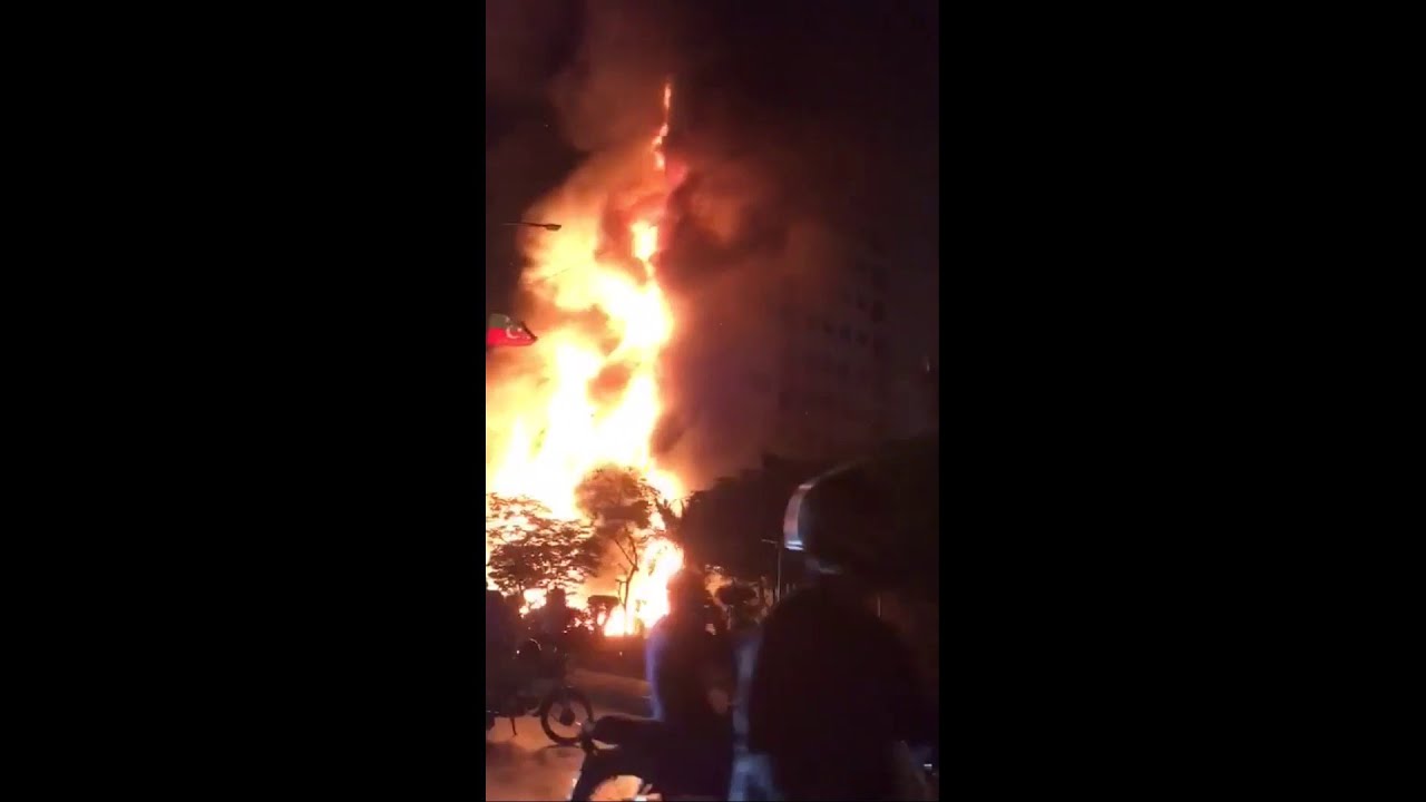 16-story trade Center in Karachi engulfed by fire