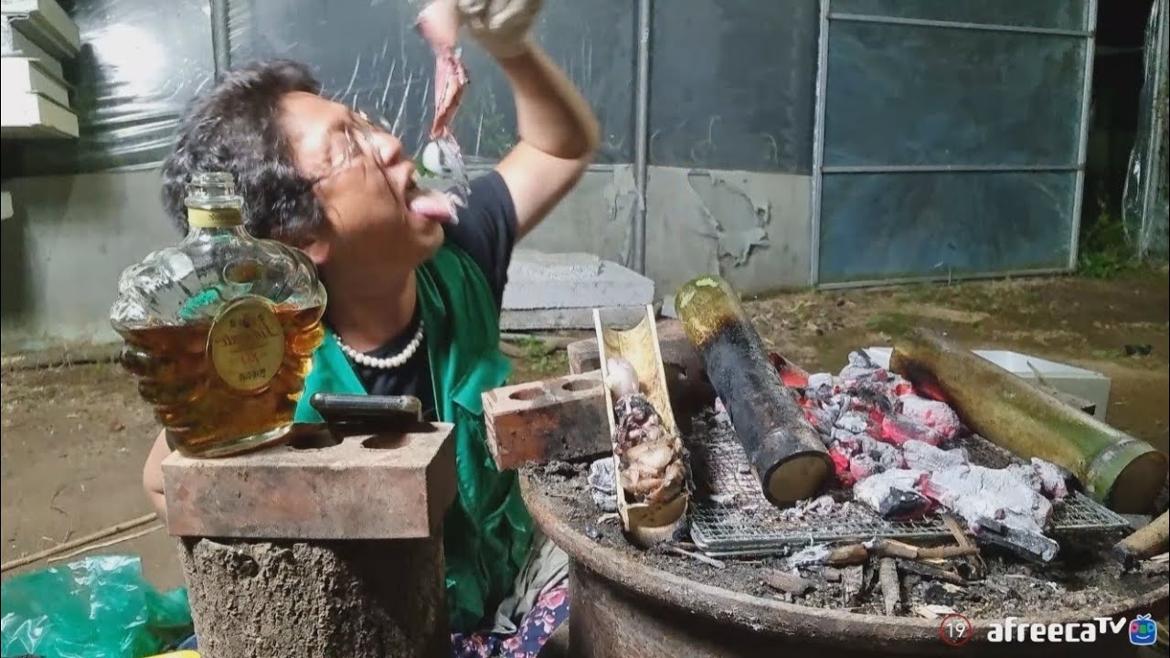 Анчи (корейский кальмар), завернутый в бамбук, приготовленный на пару + 10-летний беспошлинный ал...