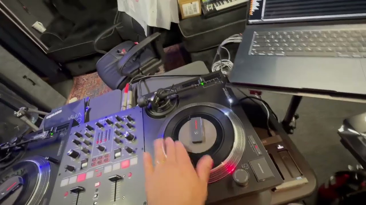 ReLoop RP7 wobbling sound when scratching and mixing