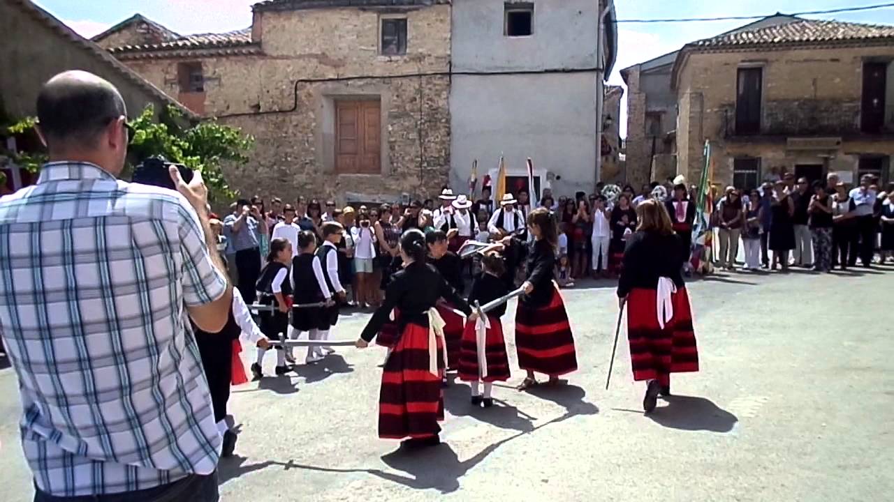 Baile de las Espadas en Iruecha 2014 (niñ@s)