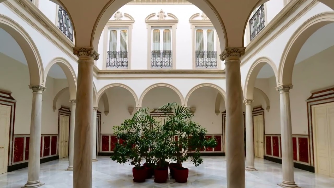 Un magn&iacute;fico piso de 700 m2 en un palacete del centro de Sevilla #palacete #piso #pisoselujo #patio