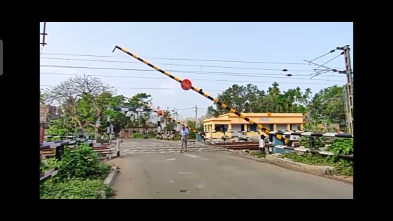 close the rail gate#viral #like #ytshorts #shorts #rail #shortsfeed