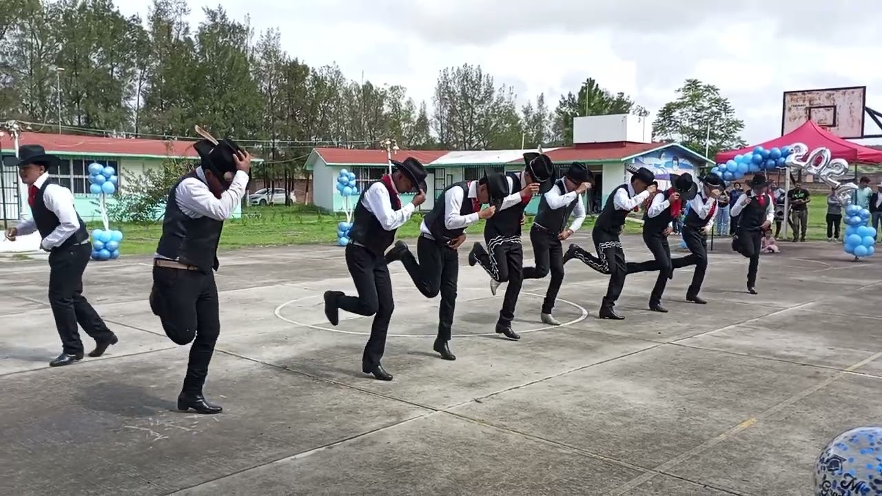 "María Chuchena" Con Nuestro Maestro De Danza 💃🎓