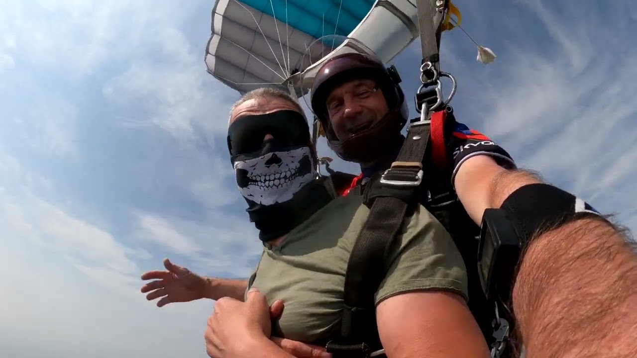 skydiving 1st time ..8000 ft!