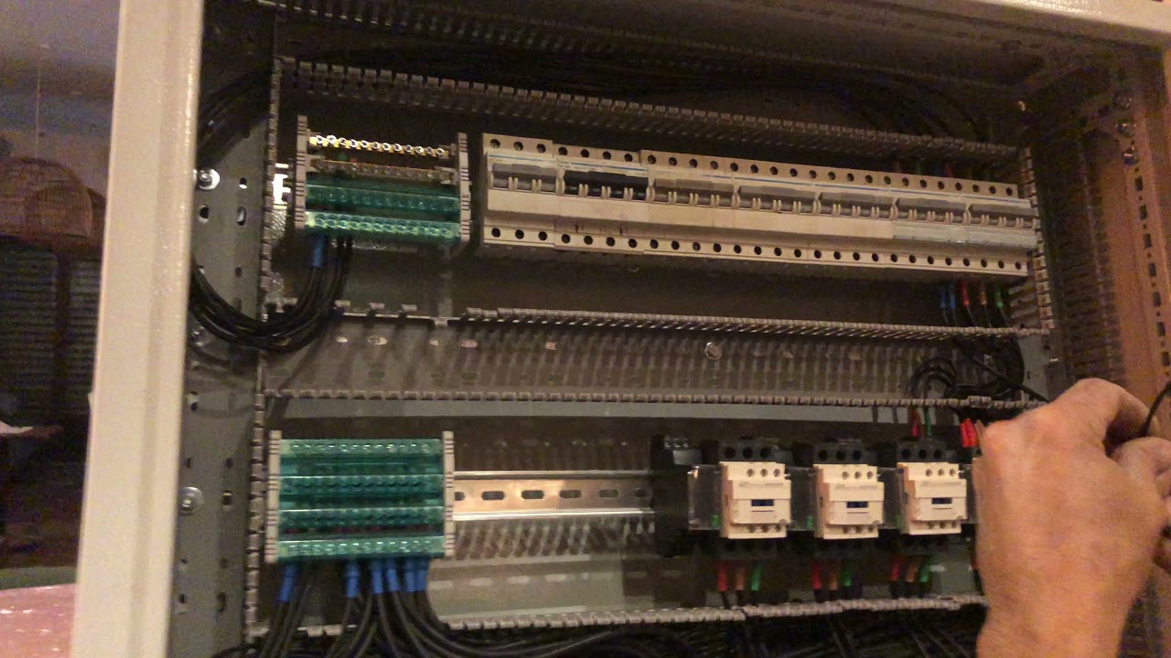 3ème  partie:  câblage d' une armoire électrique