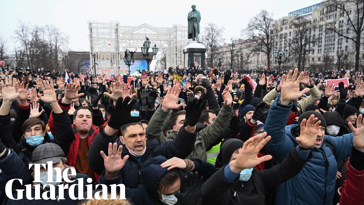 Thousands rally across Russia to call for Navalny's release