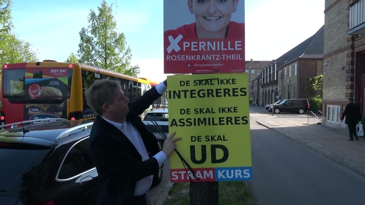 Historisk klip: Paludan s&aelig;tter valgplakat op uden for kontoret p&aring; Enghavevej (2019)