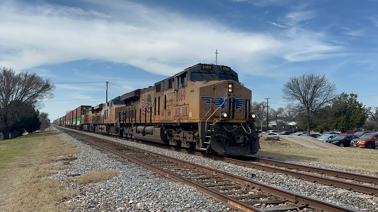Union Pacific train in Arlington, TX - 2/17/26