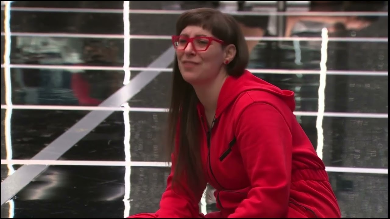 BBCAN10 live feeds Jess and Tynesha talk in the back yard