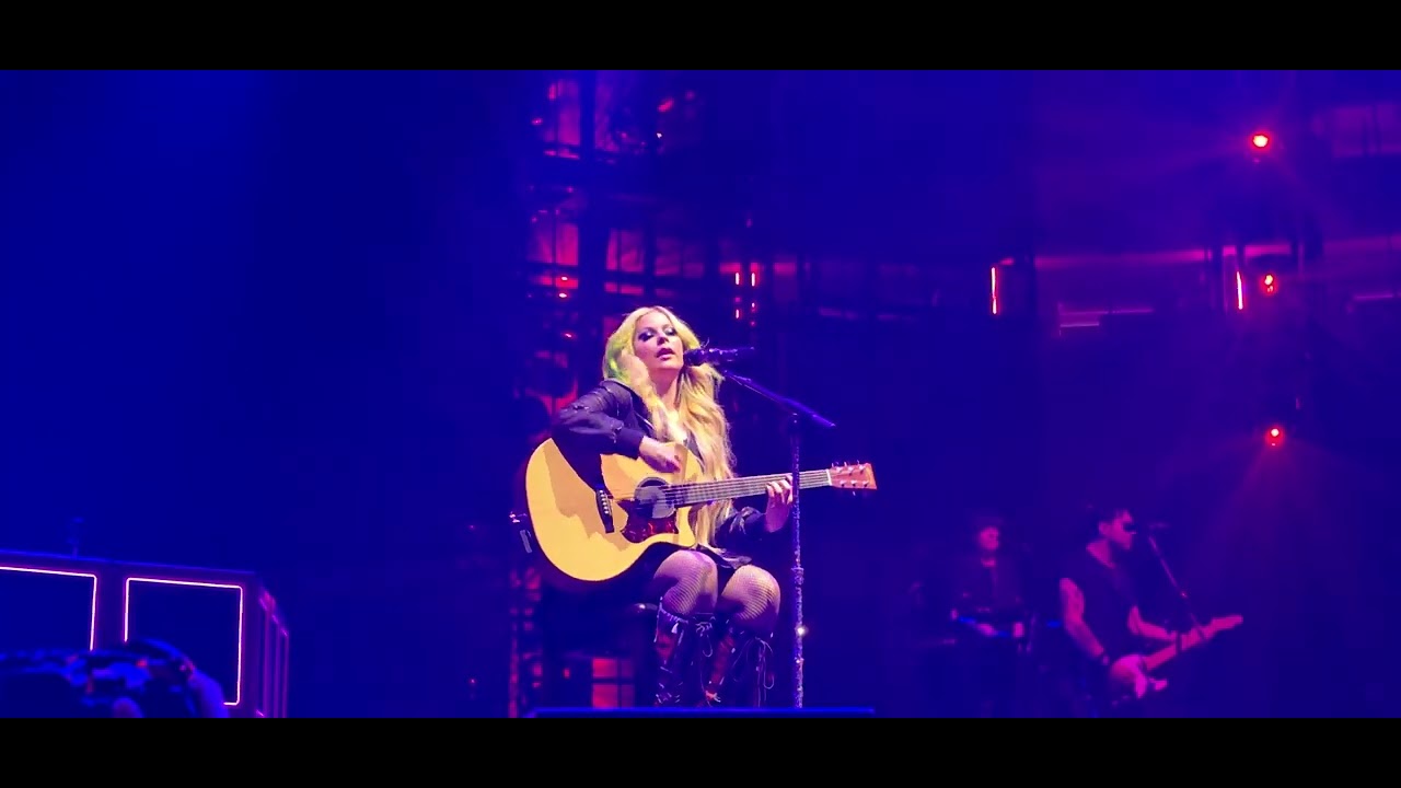 Avril Lavigne - Greatest Hits Tour 2025 Live in New York MSG - 11 Don't Tell Me